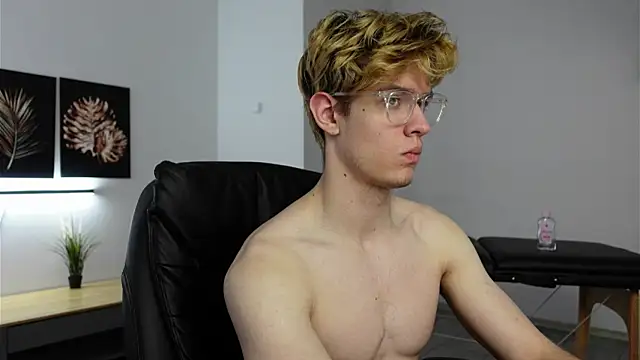 Logan Fraser online show from October 2025 01:12:02 PM