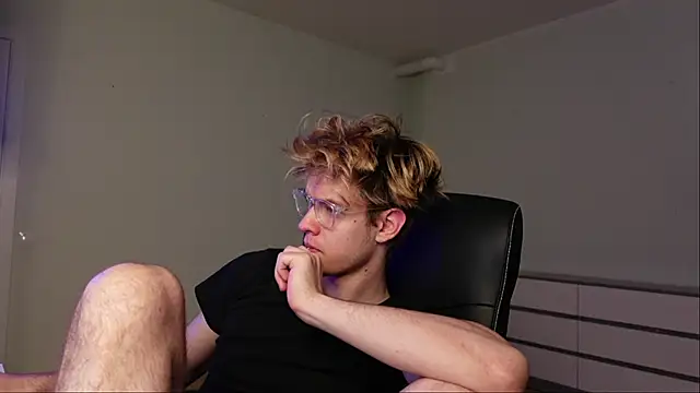 Logan Fraser online show from October 2025 06:13:02 AM