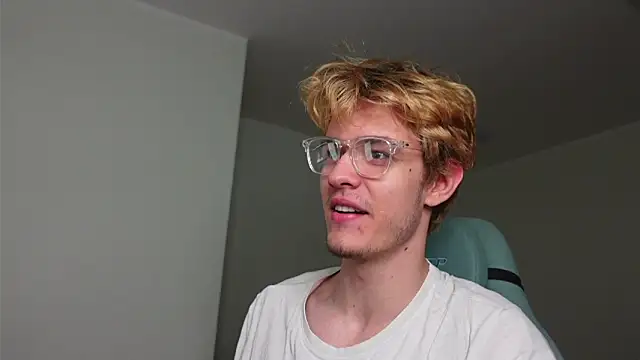 Logan Fraser online show from October 2025 04:08:02 PM