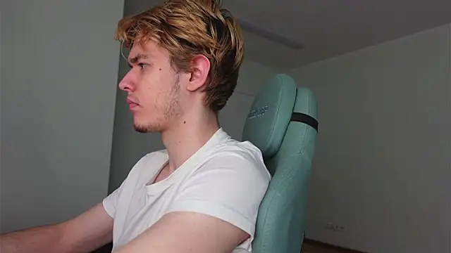 Logan Fraser online show from November 2025 02:30:01 PM