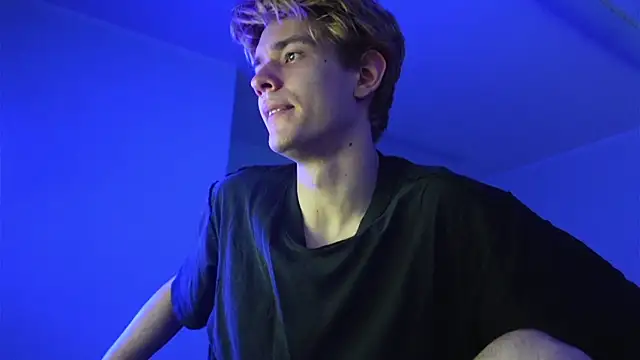 Logan Fraser online show from November 2025 01:56:02 PM