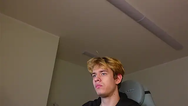 Logan Fraser online show from November 2025 02:50:02 PM