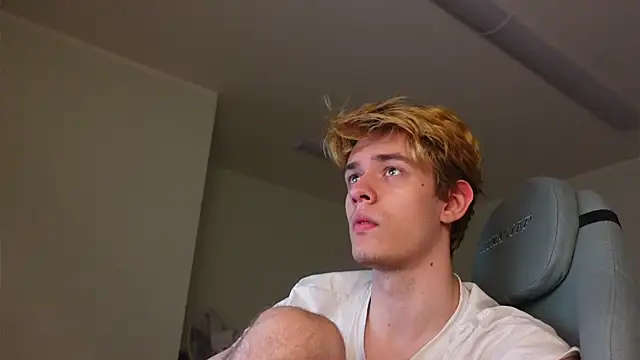 Logan Fraser online show from November 2025 02:26:01 PM