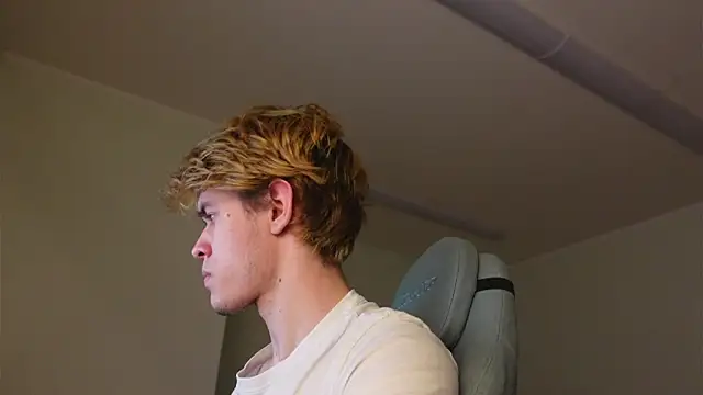 Logan Fraser online show from November 2025 03:00:01 PM