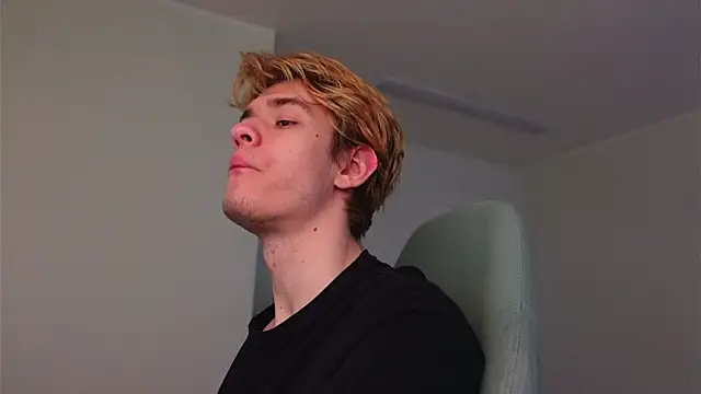 Logan Fraser online show from November 2025 01:44:02 PM