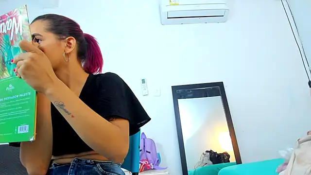 cris dulce online show from December 2025 12:04:01 AM