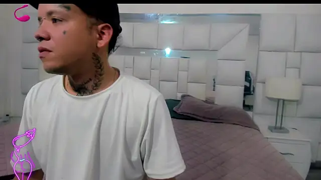 Snapshot of Dangerous_couple_ chatting on October 2025 03:04:01 AM Dangerous couple online show from October 2025 03:04:01 AM