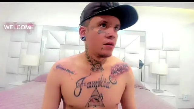 Snapshot of Dangerous_couple_ chatting on October 2025 07:01:02 PM Dangerous couple online show from October 2025 07:01:02 PM