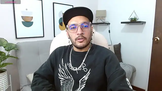 Snapshot of __Damian___ chatting on October 2025 01:08:02 AM Damian online show from October 2025 01:08:02 AM