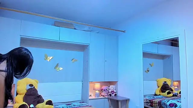 LilyWhitney online show from April 2026 09:04:01 PM