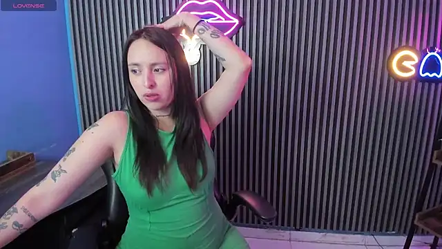 lunavelvet15 online show from September 2025 04:18:02 AM