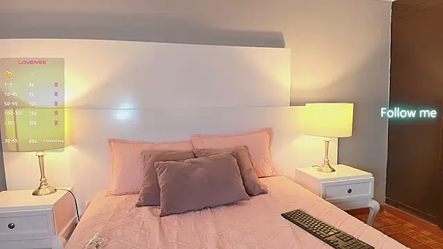 lunavelvet15 online show from October 2025 12:04:02 PM