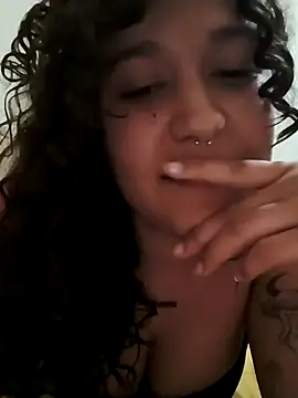 Snapshot of Nuria77 chatting on November 2025 02:34:01 AM Nuria77 online show from November 2025 02:34:01 AM