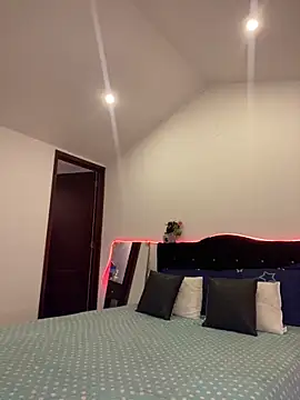 MiaAlarie online show from October 2025 03:48:01 AM