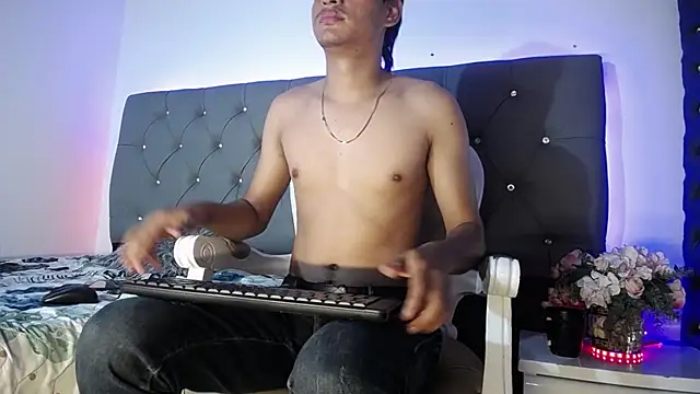 Charlie Cock  online show from October 2025 07:37:01 PM