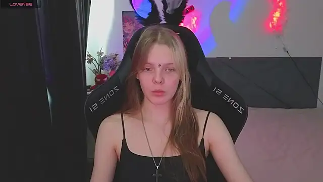 Luna Navy online show from September 2025 09:20:01 AM