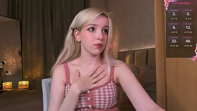 Snapshot of peachii_meow chatting on September 2025 01:33:02 PM peachii meow online show from September 2025 01:33:02 PM