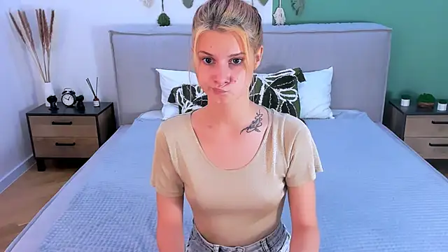 Snapshot of NightOpal chatting on November 2025 04:07:01 PM NightOpal online show from November 2025 04:07:01 PM