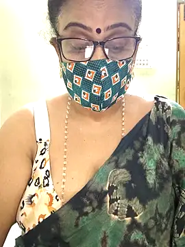 Snapshot of sweet-lotus chatting on October 2025 06:33:01 AM sweet-lotus online show from October 2025 06:33:01 AM