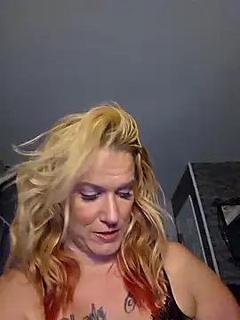 Snapshot of RhondaRump chatting on May 2026 05:27:02 AM RhondaRump online show from May 2026 05:27:02 AM