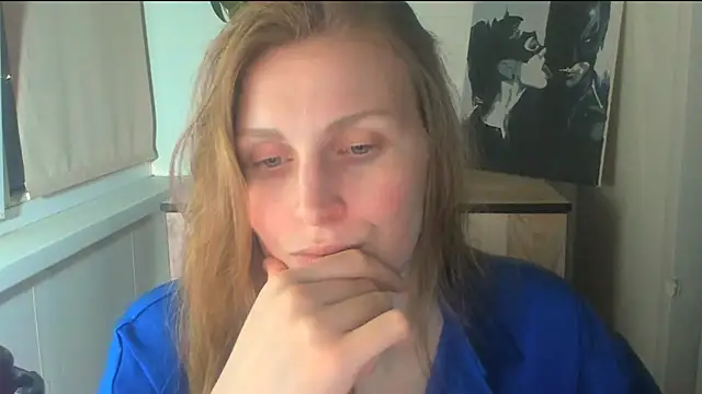 JuliaMuuun online show from April 2026 07:07:02 PM