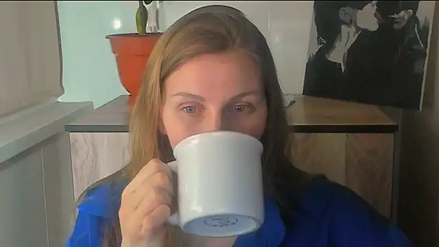 JuliaMuuun online show from April 2026 08:00:02 PM