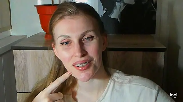 JuliaMuuun online show from July 2026 09:39:02 PM