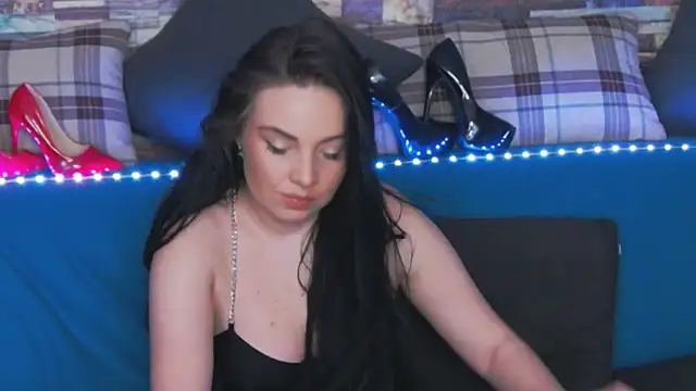 GrayLunna online show from March 2026 04:48:01 AM