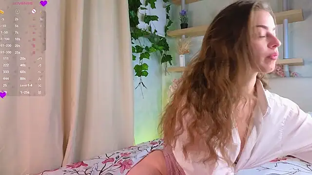 Snapshot of CarolSutton chatting on September 2025 01:05:02 AM CarolSutton online show from September 2025 01:05:02 AM