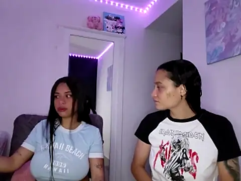 reina reina online show from March 2026 04:40:01 AM