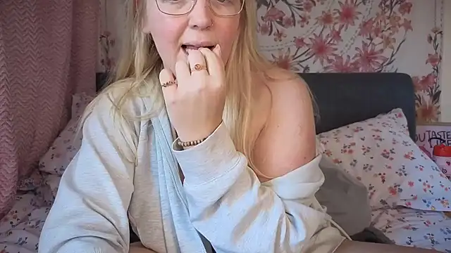 Daisyxoxo  online show from November 2025 10:54:02 AM