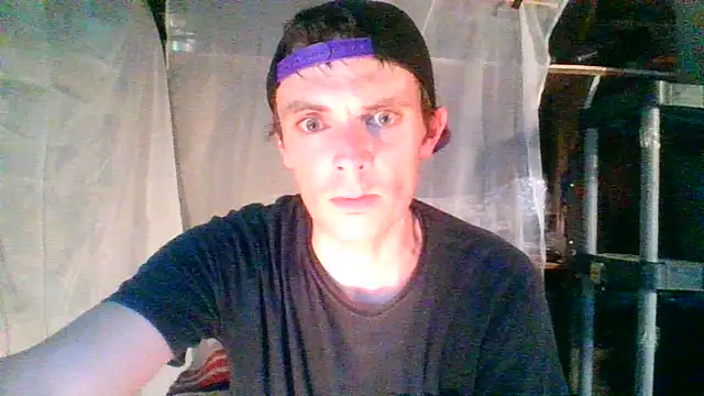 Snapshot of RichardW chatting on June 2026 05:19:02 AM RichardW online show from June 2026 05:19:02 AM
