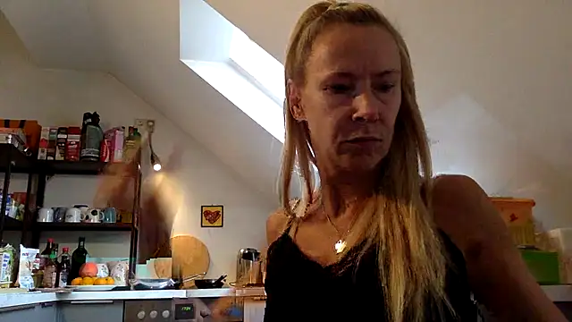 blondi2077 online show from September 2025 01:22:01 PM