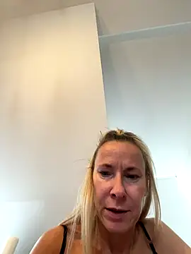 blondi2077 online show from October 2025 10:47:01 AM