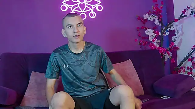 RowanCley online show from September 2025 12:06:01 PM