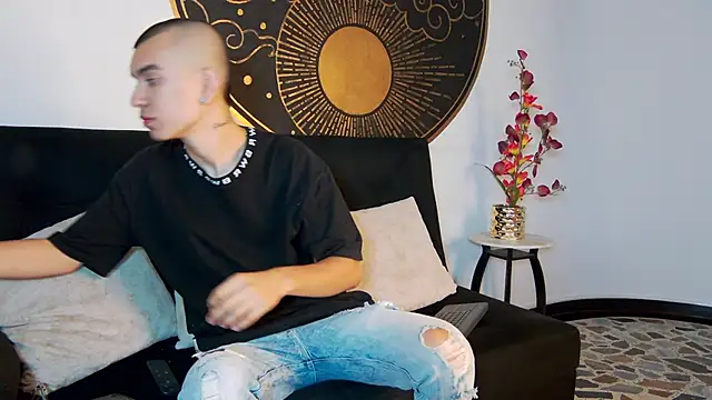 RowanCley online show from October 2025 12:14:01 PM