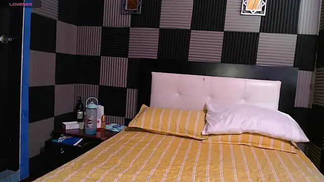 antonela-tompson online show from September 2025 06:09:01 PM