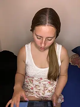 Snapshot of Cutie_blondie chatting on September 2025 05:58:01 PM Cutie blondie online show from September 2025 05:58:01 PM