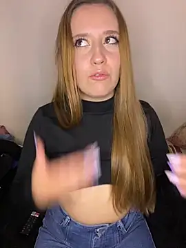 Snapshot of Cutie_blondie chatting on October 2025 06:59:01 PM Cutie blondie online show from October 2025 06:59:01 PM