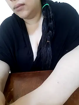 Snapshot of Madam-bezoul- chatting on September 2025 11:32:02 AM Madam-bezoul- online show from September 2025 11:32:02 AM