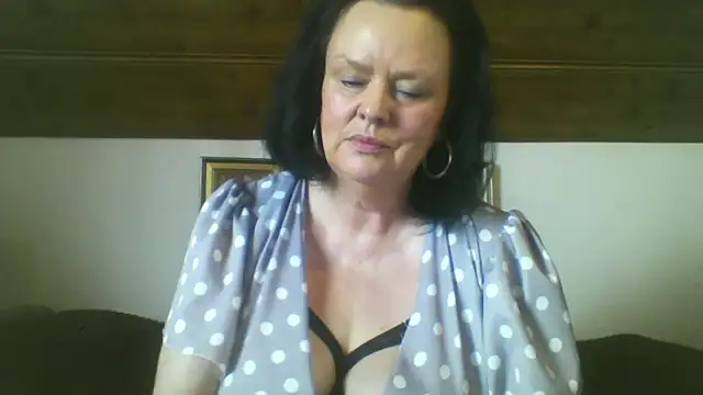 Snapshot of TiffanyMature chatting on September 2025 02:06:01 PM TiffanyMature online show from September 2025 02:06:01 PM