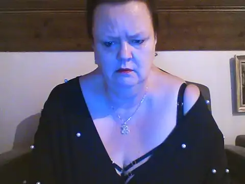 TiffanyMature online show from April 2026 08:06:02 PM