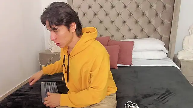 AlexanderHall online show from January 2026 12:37:01 AM