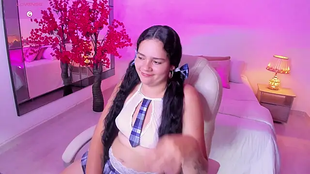 karlie small online show from April 2026 07:39:02 PM