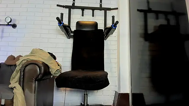 ItaloMoore online show from October 2025 11:30:01 AM