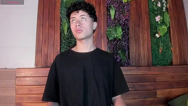 Snapshot of NoahDupont chatting on September 2025 07:48:01 PM NoahDupont online show from September 2025 07:48:01 PM