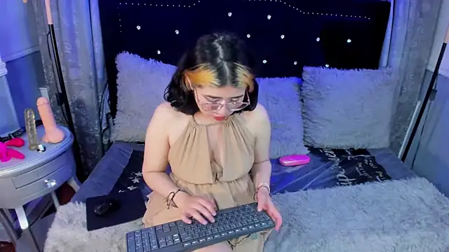 Snapshot of dafnelee chatting on September 2025 10:37:01 AM dafnelee online show from September 2025 10:37:01 AM
