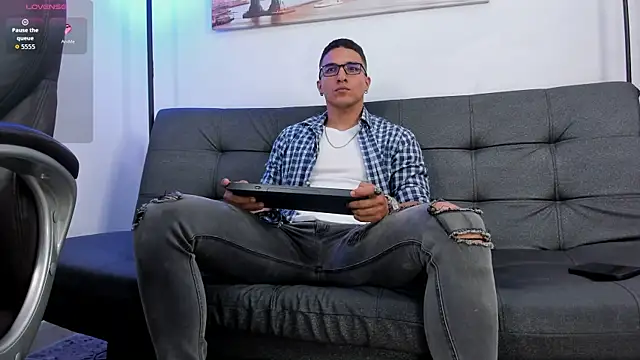 Dash Bukoski online show from October 2025 01:09:01 PM