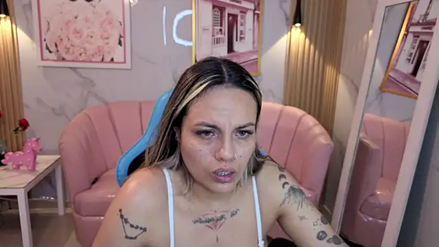 Snapshot of Jade_Jones_a chatting on September 2025 03:50:02 AM Jade Jones a online show from September 2025 03:50:02 AM