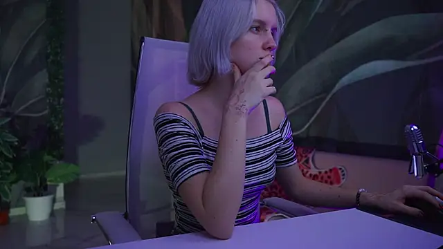 BethanyCloud online show from December 2025 05:46:01 AM